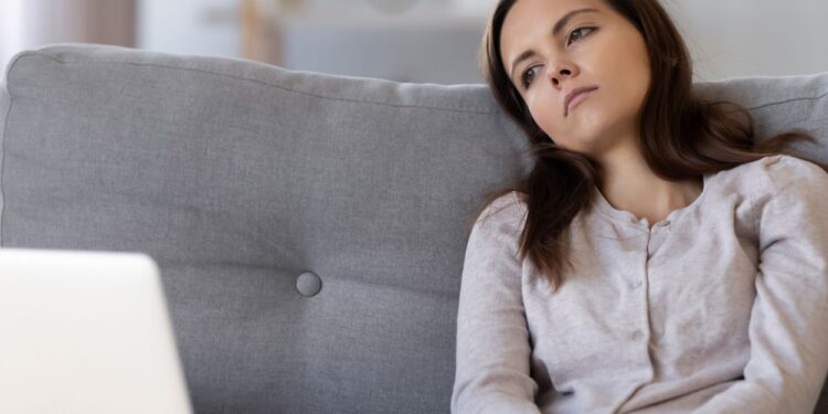 Sempre stanchi, pigri e con poca voglia di uscire? Potrebbe essere il letargo autunnale