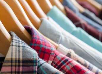 Aggiusto, recupero, rivendo e compro meno, è lo shopping sostenibile per gli italiani