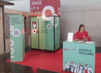 Al Meeting di Rimini Coca-Cola Hbc Italia porta i compattatori per incentivare al riciclo