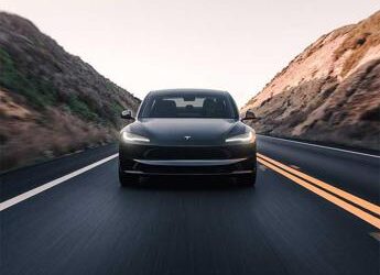 Le Tesla ora costano di meno in Italia