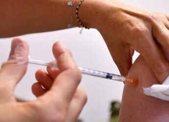 Vaiolo scimmie, Bassetti: “In Africa ha colpito bimbi, Italia rischia casi importazione”