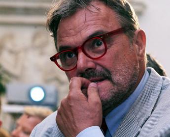 Oliviero Toscani: “Più appeal mestiere medico? Pagateli di più”
