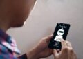 “Il loop dell’empatia infinita”, quando il chatbot diventa l’amico che ti dà sempre ragione: l’allarme del Garante