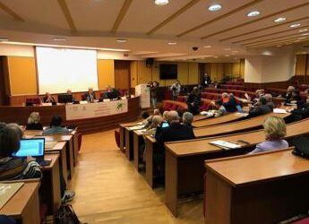 Tumori, fumo sotto accusa, Perrone (Aiom): “Aumentare di 5 euro costo sigarette”