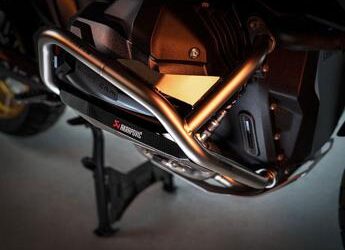 Akrapovic, nuove barre di protezione per BMW R 1300 GS