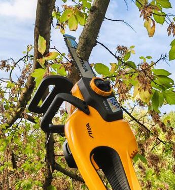 Motosega a batteria STIGA CS 100e: la recensione
