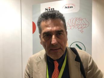 Sclerosi multipla, neurologo Filippi: “Diagnosi e terapie precoci evitano disabilità”