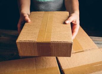 Carta regalo, scatole e bottiglie: vademecum per la differenziata dopo le Feste