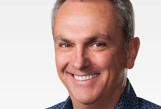 Il problema dell’auto europea è (quasi) tutto nell’innovazione digitale. Per questo Stellantis vuole l’ex manager Apple Luca Maestri