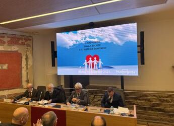 Sanità, calo personale Ssn graduale e costante, operatori sempre più anziani e ‘a tempo’