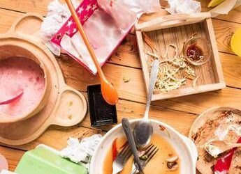 Aumenta lo spreco di cibo, buttiamo quasi 90 grammi a testa ogni giorno