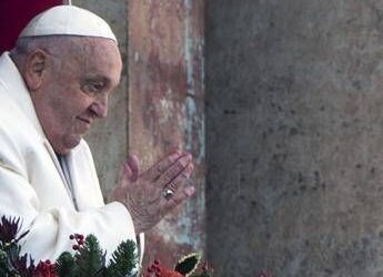 Papa Francesco, gli esperti: “Terapie funzionano, verso evoluzione favorevole della polmonite”