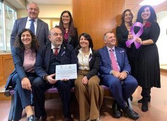 Aurigemma (Lazio): “Inaugurata panchina lilla, simbolo contrasto disturbi alimentari”