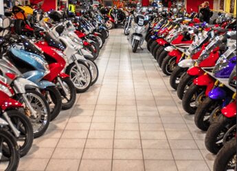 Mercato moto: calo delle vendite a febbraio 2025