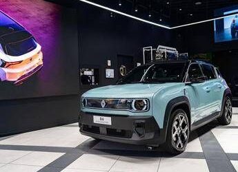 Renault 4 E-Tech Electric: ordini aperti dal 12 marzo