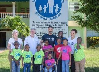 “Da padrini a nonni a distanza”. Michelangelo e il legame con i bimbi aiutati che dura una vita