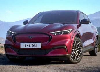 Ford Mustang Mach-E 2025: più spazio, nuovi colori