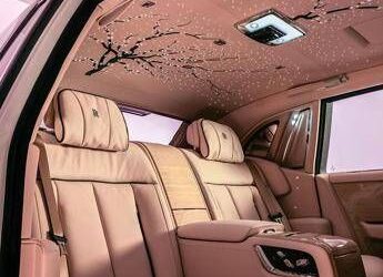 Rolls-Royce Phantom Cherry Blossom: un’opera d’arte su quattro route