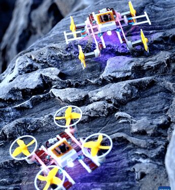 Scienziati cinesi sviluppano il più piccolo micro-robot “Transformer” autonomo al mondo