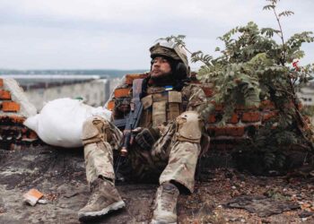 Zelensky si prepara a portare l’Ucraina al voto: Mosca resiste a forze di pace e mette in dubbio gli accordi