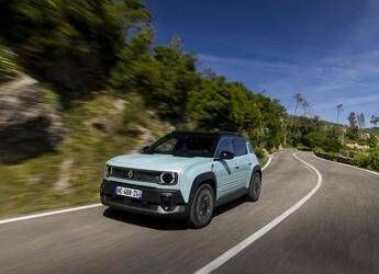 Renault 4 E-Tech Electric: l’icona rinasce in versione 100% elettrica