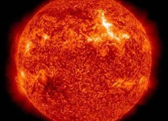 Tempeste solari ed effetti sull’uomo, l’esperto: “No rischi, ma attenzione resti alta”