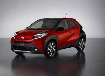 Toyota guida il mercato Full Hybrid: Yaris, Aygo X e Lexus trainano i primi 4 mesi 2025