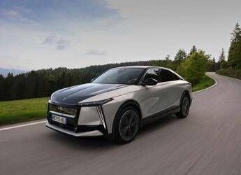 DS N°8: il SUV coupé elettrico lussuoso ed elegante