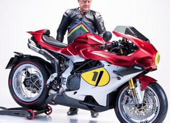 Tripudio per la Superveloce 1000 AGO