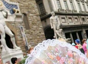 Caldo, sale allerta: oggi 3 città con bollino arancione