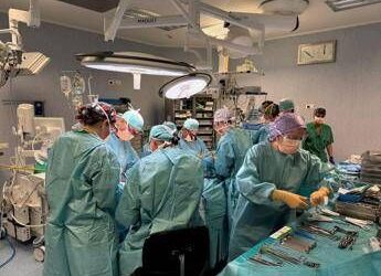 Tumori, mandibola ricostruita con un osso della gamba nel Milanese