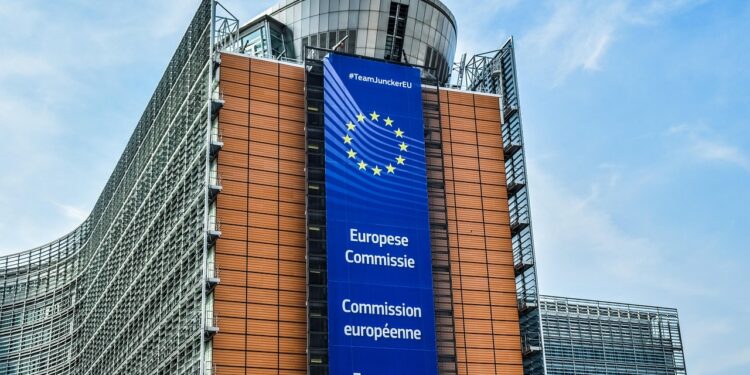 Una maxi tassa sul tabacco per finanziare il bilancio europeo? Gli Stati protestano (e il contrabbando festeggia)