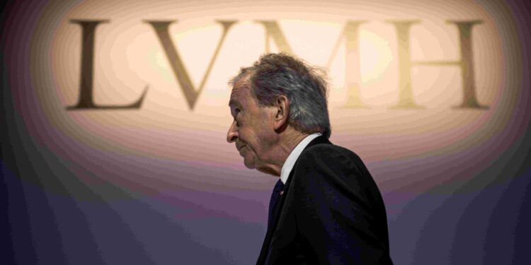 Vino, cognac e geopolitica: l’amicizia di Arnault con Trump può salvare anche le cantine italiane dalla mazzata dei dazi