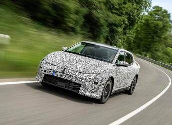 Kia EV4 dimostra la sua resistenza con test di durata