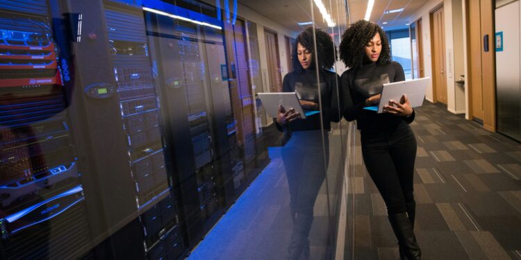 Data Act, la svolta europea sull’accesso ai dati. L’analisi di Giulia Mariuz (Hogan Lovells)