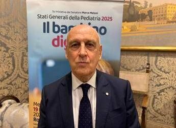 Agostiniani (Sip): “Ritardare smartphone in ragazzi protegge vista, sonno e peso”