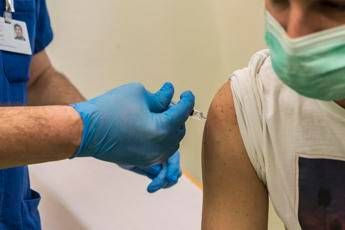 Covid, profilassi post-esposizione: ok in Europa a terapia antivirale orale