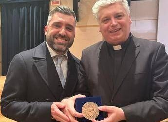 Ail Padova, a don Marco Brusutti il sigillo della città per l’impegno umanitario