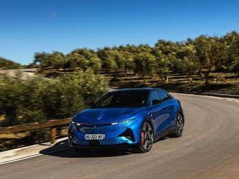 Alpine A390: elegante, elettrica e sport fastback