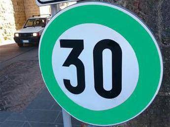 Cartelli stradali con bordo verde: quando arriva in Italia la nuova segnaletica?