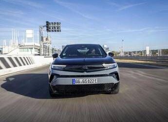 Opel Mokka GSE: la nuova elettrica sportiva con DNA racing