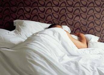 Sonno ‘medicina’ trascurata da over 60, non conta orario della sveglia ma bisogna dormire 7 ore