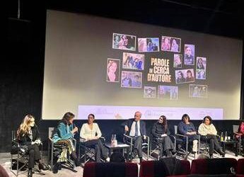 Caregiver, documentario dà voce a 7 mln di italiani che si prendono cura di fragilità