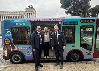 Malattie rare: bus e billboard con i colori della campagna Uniamoleforze