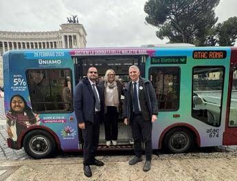Malattie rare: bus e billboard con i colori della campagna Uniamoleforze