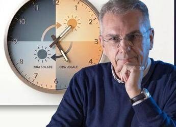 Con l’ora legale arriva il ‘jet lag’ dell’intestino, medico-nutrizionista: “Perché il cambio d’ora ci rende fragili”