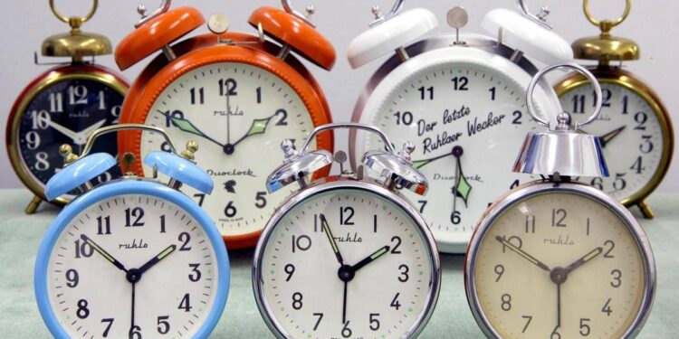 Ora solare 2026, “7 giorni per risincronizzare orologio biologico bimbi”, i consigli del pediatra