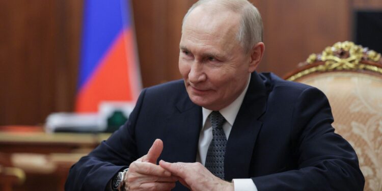Putin vuole trattare sull’Ucraina solo con Trump e Xi: Kiev e Ue escluse dal tavolo