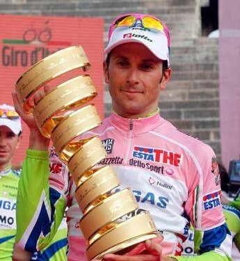 Fumo, Ivan Basso: “Da sportivo ed ex paziente oncologico dico sì a sigarette più care”
