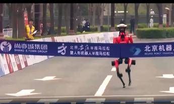 HONOR D1, il robot umanoide che corre 21 km in 50 minuti